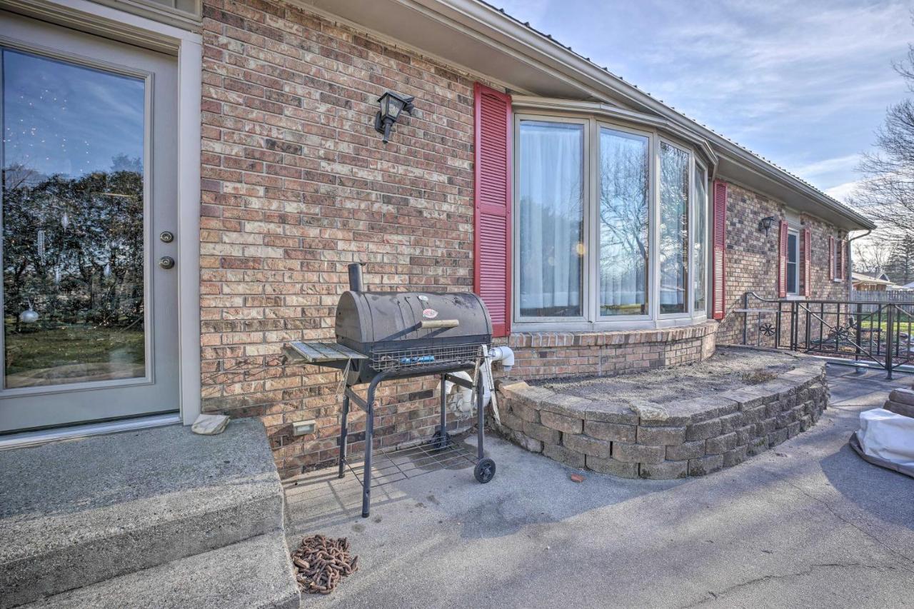 Lovely 3- Bedroom Apartment With Street Parking. Goshen Esterno foto