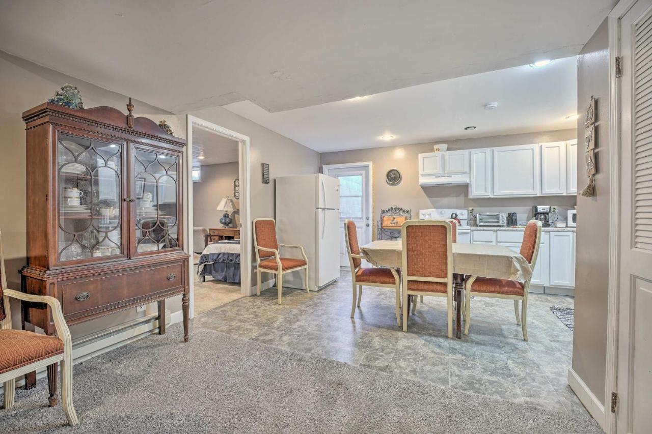 Lovely 3- Bedroom Apartment With Street Parking. Goshen Esterno foto