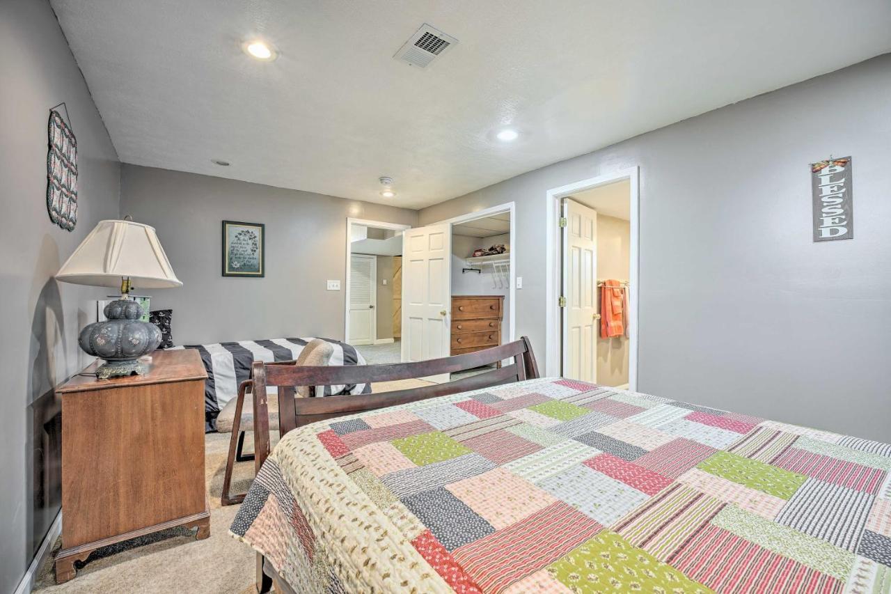 Lovely 3- Bedroom Apartment With Street Parking. Goshen Esterno foto